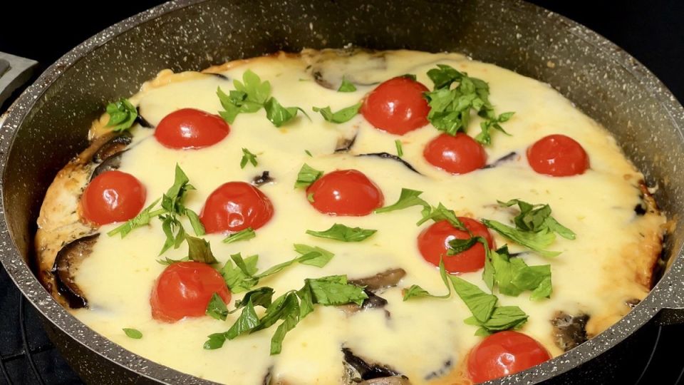 Новая запеканка из баклажанов и шампиньонов: легкий и вкусный ужин в одно движение!