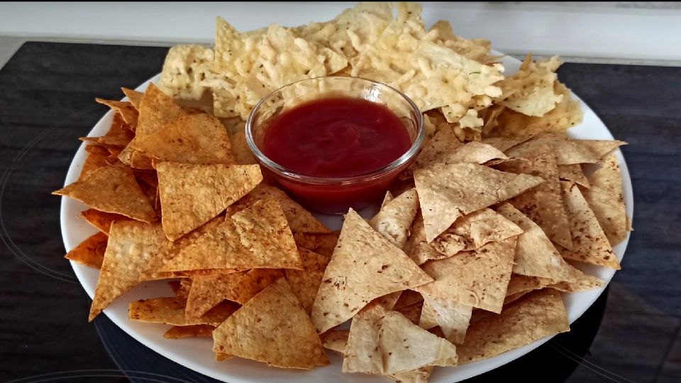 Вкуснее покупных чипсов: вот как приготовить закуску без жарки на сковороде