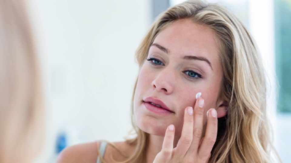 Напитает кожу не хуже дорогущего крема: домашняя чудо-маска с натуральным йогуртом