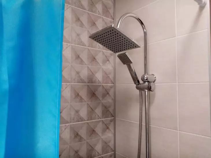 Легкий способ избавиться от желтых пятен на шторе для душа: раскрыт хитрый секрет