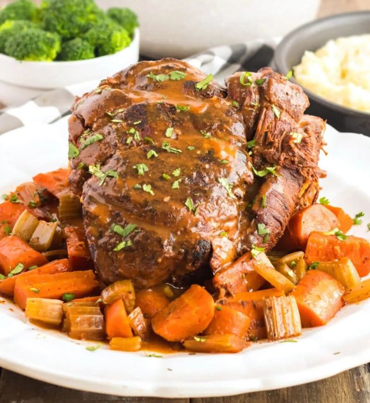 Нежная запеченная говядина с овощами в мультиварке