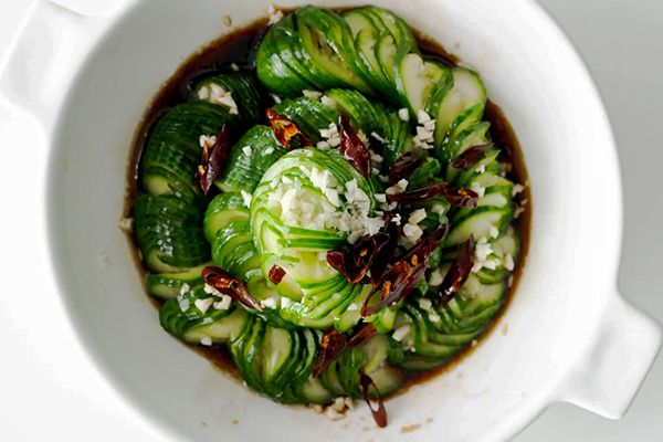 Простой китайский салат: хрустящий огурец за 10 минут