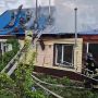 Огнеборцы ликвидируют пожар в Горно-Алтайске на переулке Д. Камзаракова