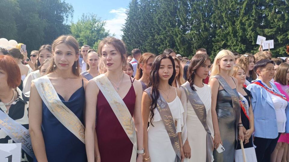 Более тысячи выпускников Горно-Алтайского политехнического колледжа имени Гнездилова сегодня получили дипломы о профессиональном образовании