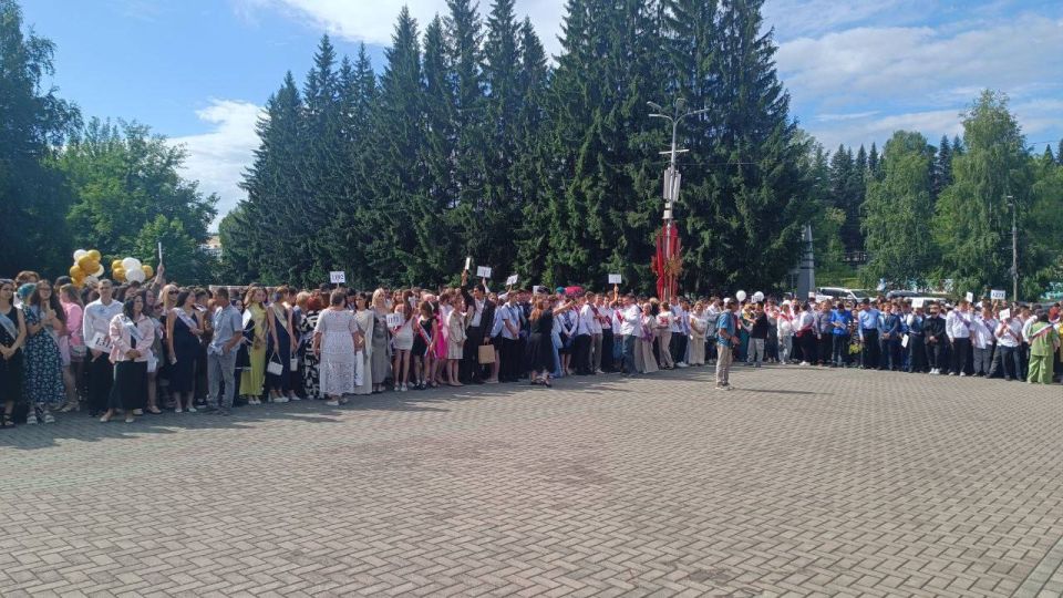 Более тысячи выпускников Горно-Алтайского политехнического колледжа имени Гнездилова сегодня получили дипломы о профессиональном образовании