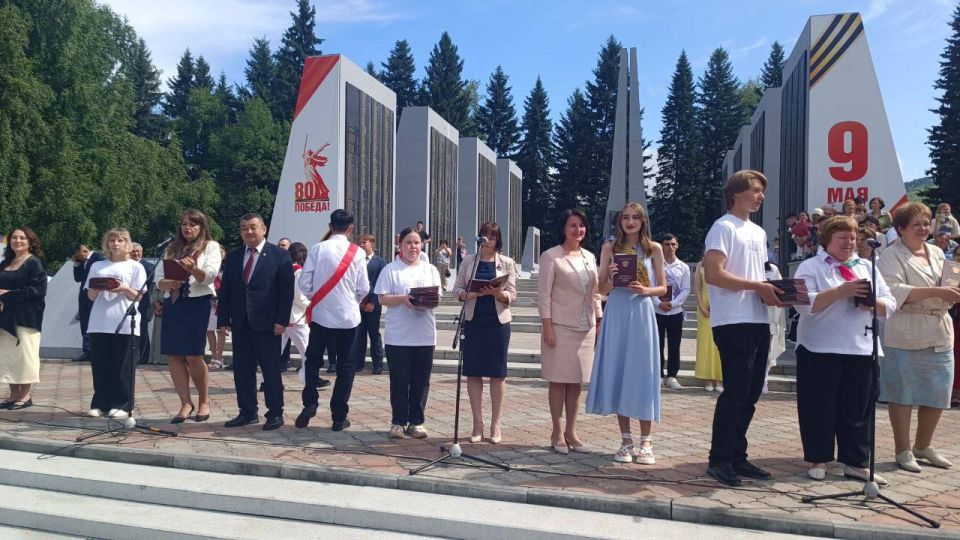 Более тысячи выпускников Горно-Алтайского политехнического колледжа имени Гнездилова сегодня получили дипломы о профессиональном образовании