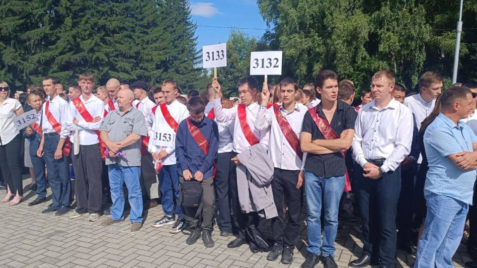 Более тысячи выпускников Горно-Алтайского политехнического колледжа имени Гнездилова сегодня получили дипломы о профессиональном образовании