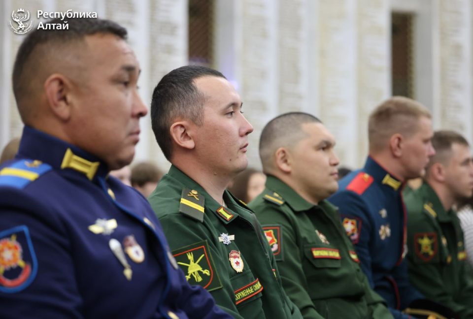 В Музее Победы в Москве в ходе торжественных мероприятий ко Дню образования Республики Алтай 14 участников спецоперации из республики получили высокие награды Минобороны России