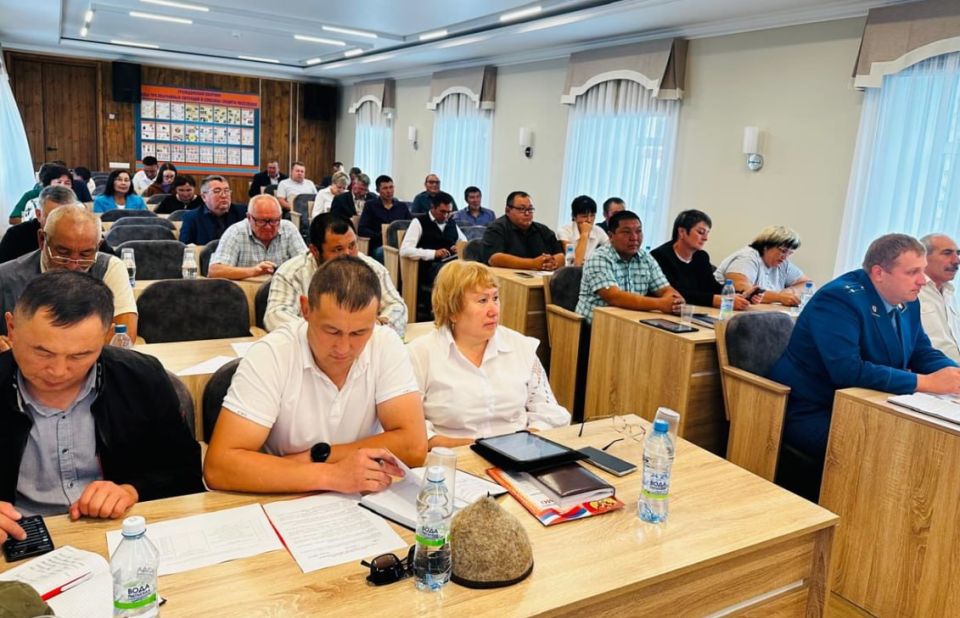 Депутаты Наталья Екеева и Александр Казаченко приняли участие в очередной сессии Шебалинского районного совета депутатов