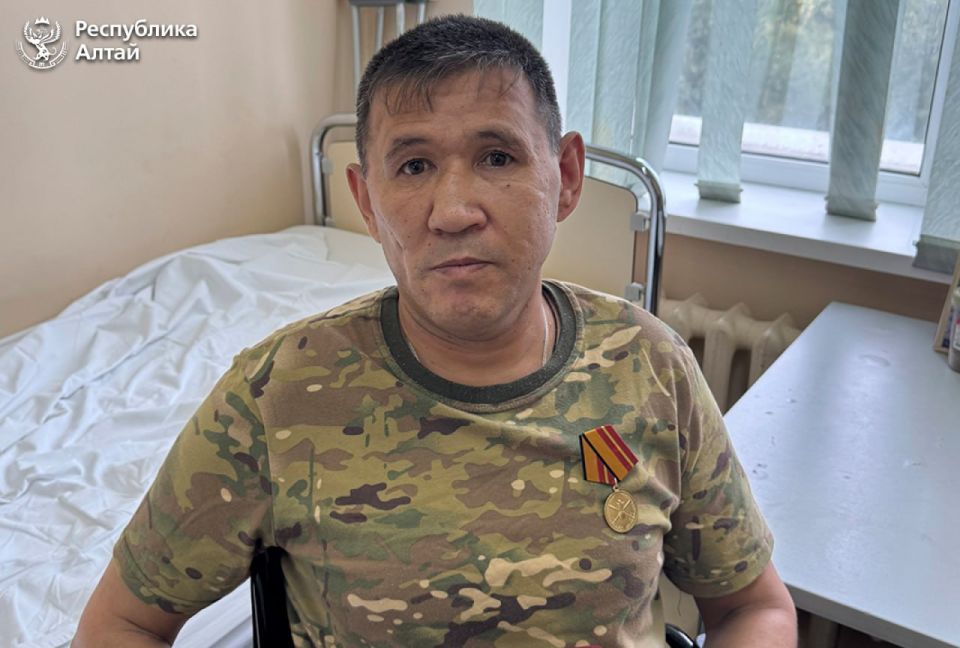 Глава региона Андрей Турчак и вице-премьер, полпред РА в Москве Владимир Полетаев навестили участников СВО из Республики Алтай, которые проходят лечение в одном из госпиталей столицы