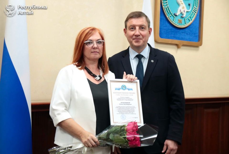 Глава Республики Алтай Андрей Турчак встретился с выпускниками-высокобалльниками в региональном правительстве