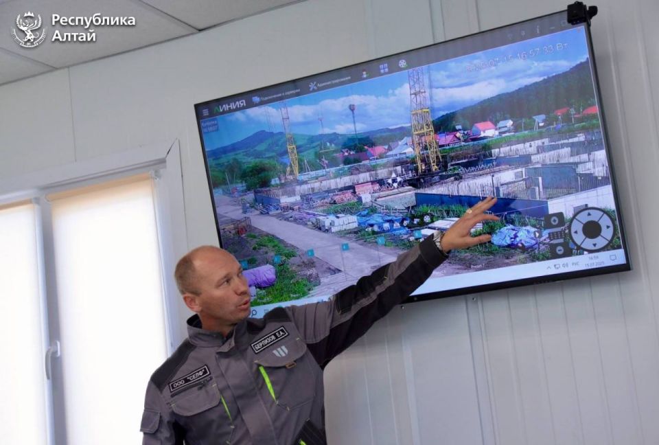 Полномочный представитель Президента РФ в СФО Анатолий Серышев и Андрей Турчак посетили образовательные учреждения Горно-Алтайска