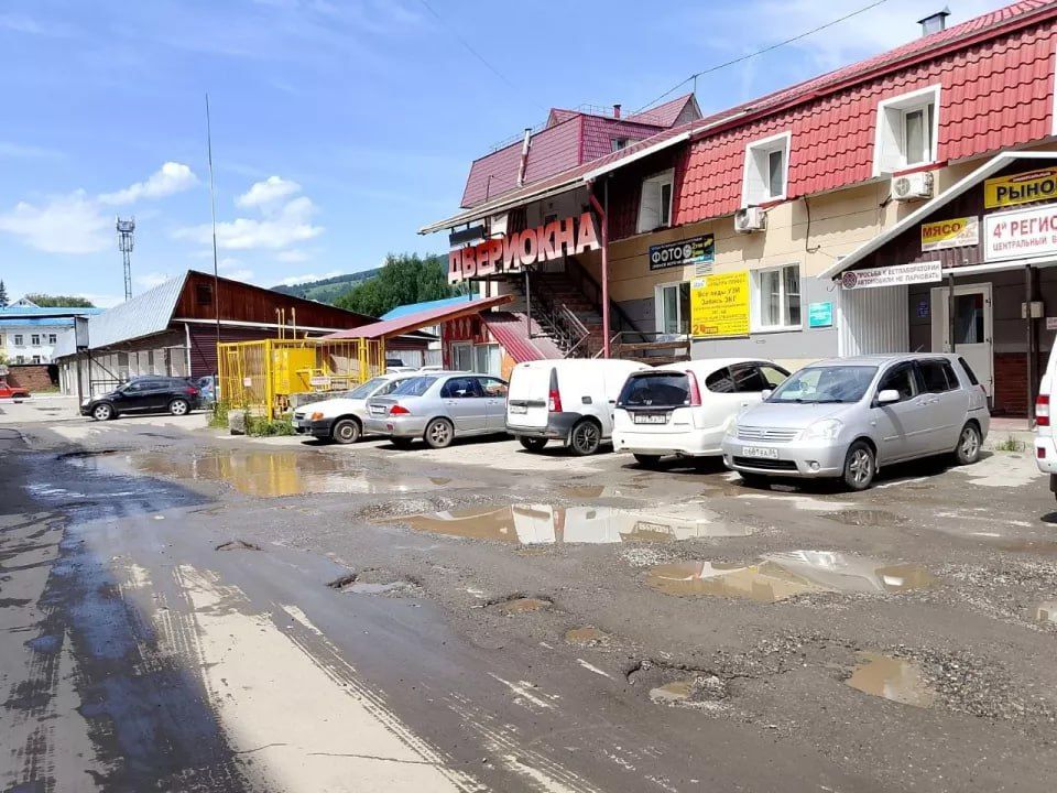 Владельцев ТЦ в Горно-Алтайске заставляют отремонтировать дороги