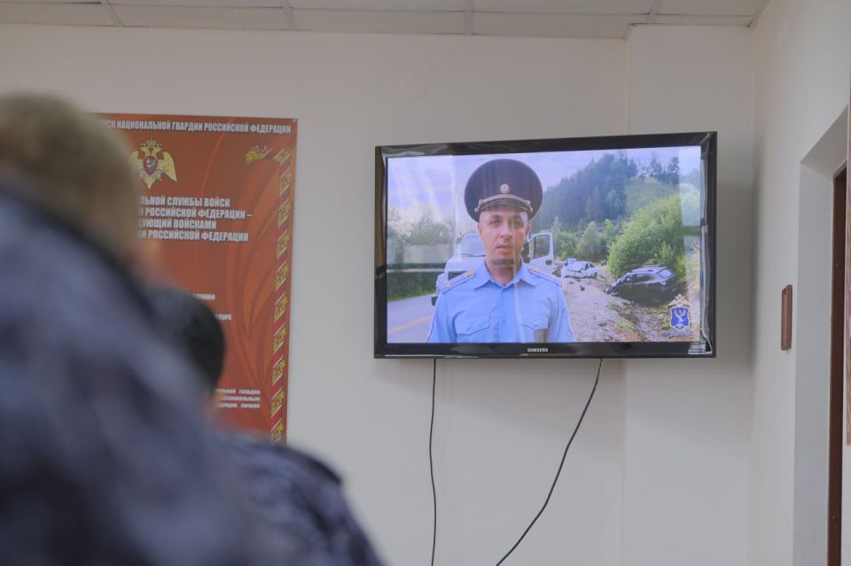 Госавтоинспекция региона регулярно проводит рабочие встречи с трудовыми коллективами в организациях и предприятиях