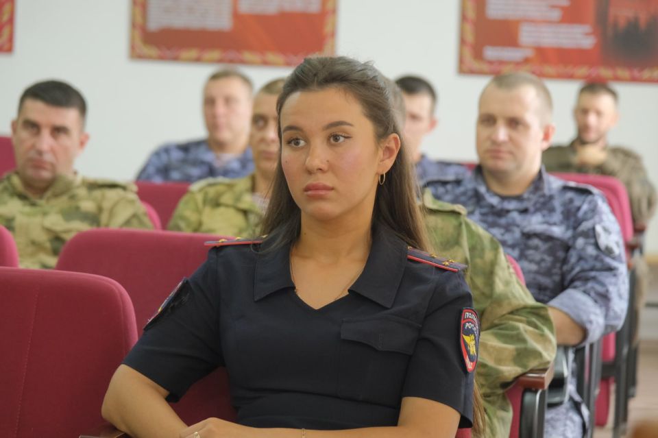 Госавтоинспекция региона регулярно проводит рабочие встречи с трудовыми коллективами в организациях и предприятиях