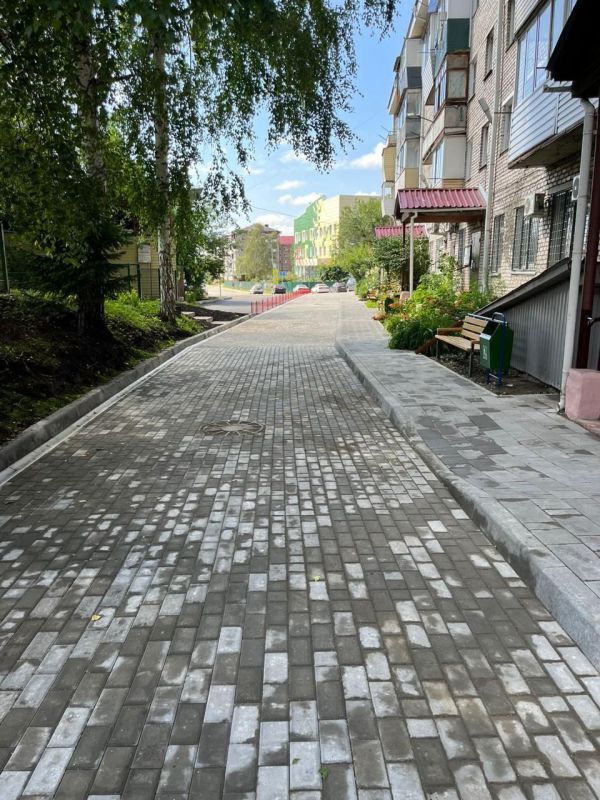 Первый в этом году двор благоустроили в Горно-Алтайске по улице Кучияк, 11