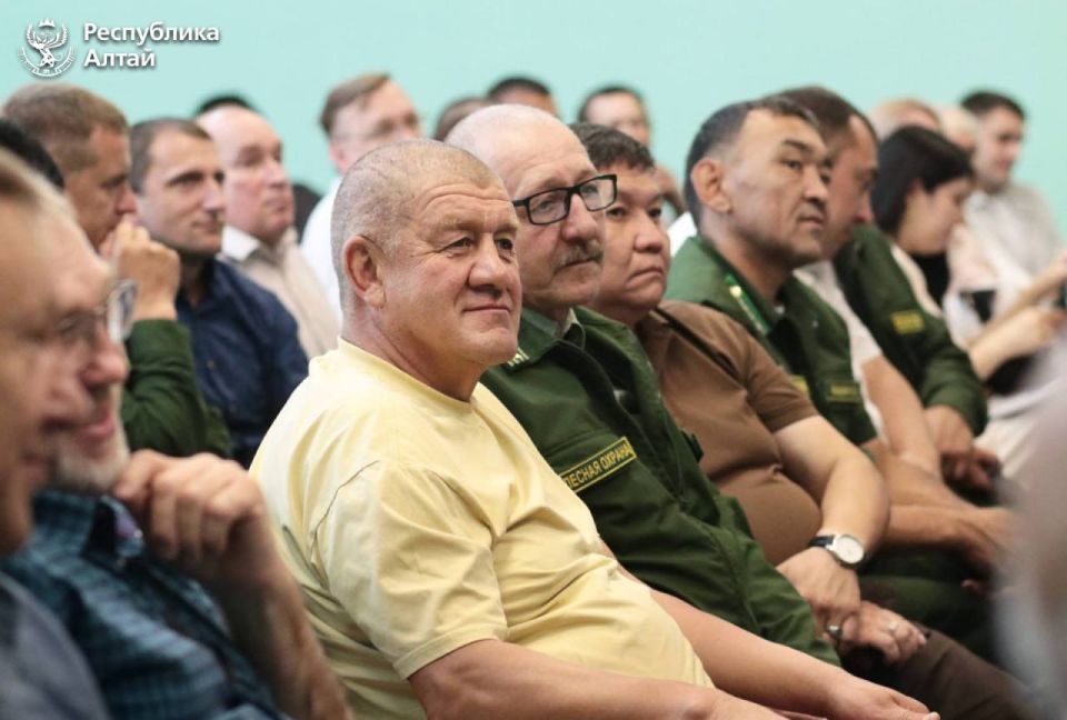 Андрей Турчак в ходе рабочей поездки в Чойский район провел встречу с представителями лесной отрасли региона