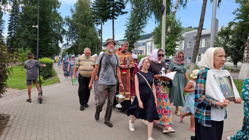 Крестный ход, посвященный памяти святых Царственных страстотерпцев, прошел в Горно-Алтайске