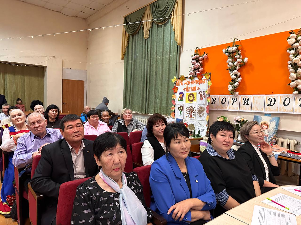 Внимание пожилым!. В Караколе Онгудайского района в Доме культуры состоялся республиканский творческий конкурс проживающих в интернатах для престарелых и инвалидов «Серебряные таланты» Внимание пожилым!. В Караколе Онгудайского района в Доме культуры состоялся республиканский творческий конкурс проживающих в интернатах для престарелых и инвалидов «Серебряные таланты»