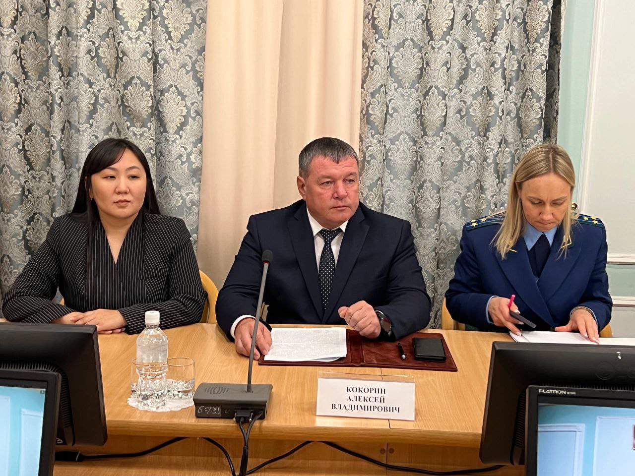 В Малом зале парламента идет заседание комитета по законодательству, правопорядку и местному самоуправлению В Малом зале парламента идет заседание комитета по законодательству, правопорядку и местному самоуправлению