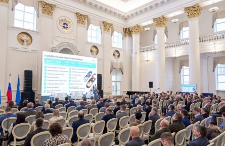 Первый замглавы администрации Горно-Алтайска Арсентий Язаров принимает участие в конференции «Транспорт и дорожная деятельность»