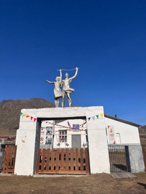 Внимание пожилым!. В Караколе Онгудайского района в Доме культуры состоялся республиканский творческий конкурс проживающих в интернатах для престарелых и инвалидов «Серебряные таланты»