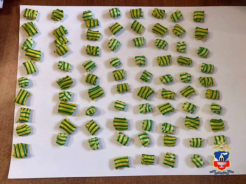 Два закладчика из Алтайского края спрятали наркотики в хлеб и колбасу Два закладчика из Алтайского края спрятали наркотики в хлеб и колбасу