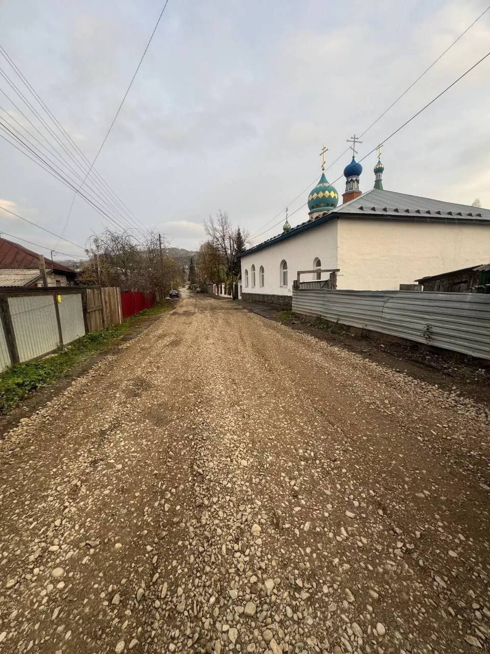 Разбитая дорога в центре Горно-Алтайска: жители годами ждут ремонта Разбитая дорога в центре Горно-Алтайска: жители годами ждут ремонта
