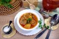Классика домашней кухни: Суп с фрикадельками и нутом в горшочках