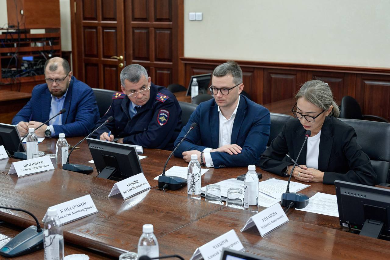 Александр Прокопьев: На заседании Межведомственной комиссии по противодействию нелегальной занятости в Республике Алтай обсудили результаты внеплановых выездных проверок Александр Прокопьев: На заседании Межведомственной комиссии по противодействию нелегальной занятости в Республике Алтай обсудили результаты внеплановых выездных проверок