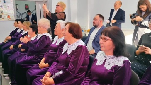 Ольга Сафронова: Вместе с Главой региона Андреем Турчаком посетили сегодня Клуб активного долголетия в Горно-Алтайске