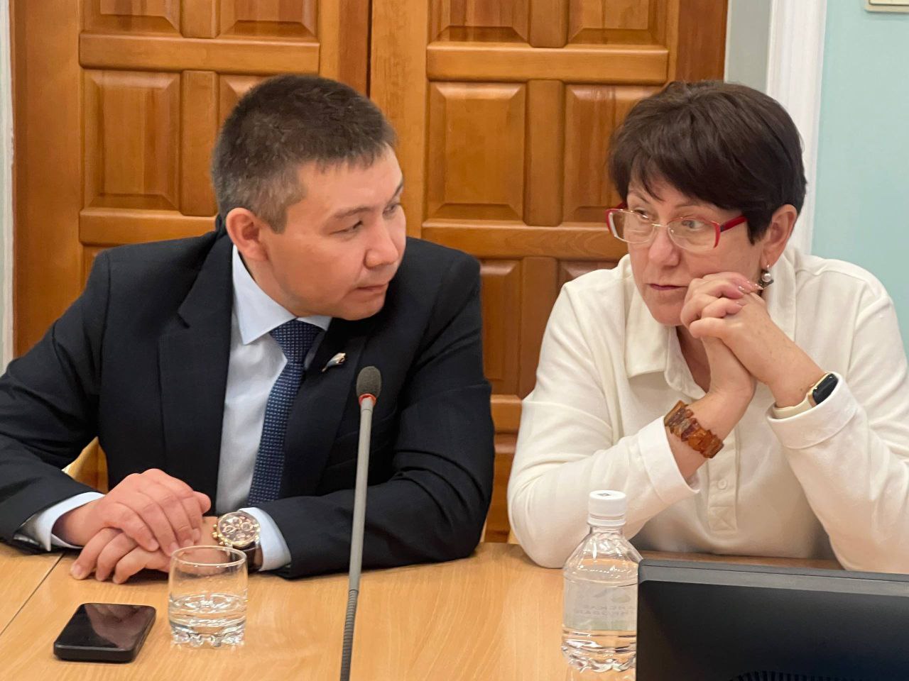 Вопросы о состоянии коммунальной инфраструктуры и повышении качества услуг ЖКХ, а также о медицинском и социальном обслуживании граждан старшего поколения обсуждают депутаты в рамках Правительственного часа в Госсобрании –... Вопросы о состоянии коммунальной инфраструктуры и повышении качества услуг ЖКХ, а также о медицинском и социальном обслуживании граждан старшего поколения обсуждают депутаты в рамках Правительственного часа в Госсобрании –...