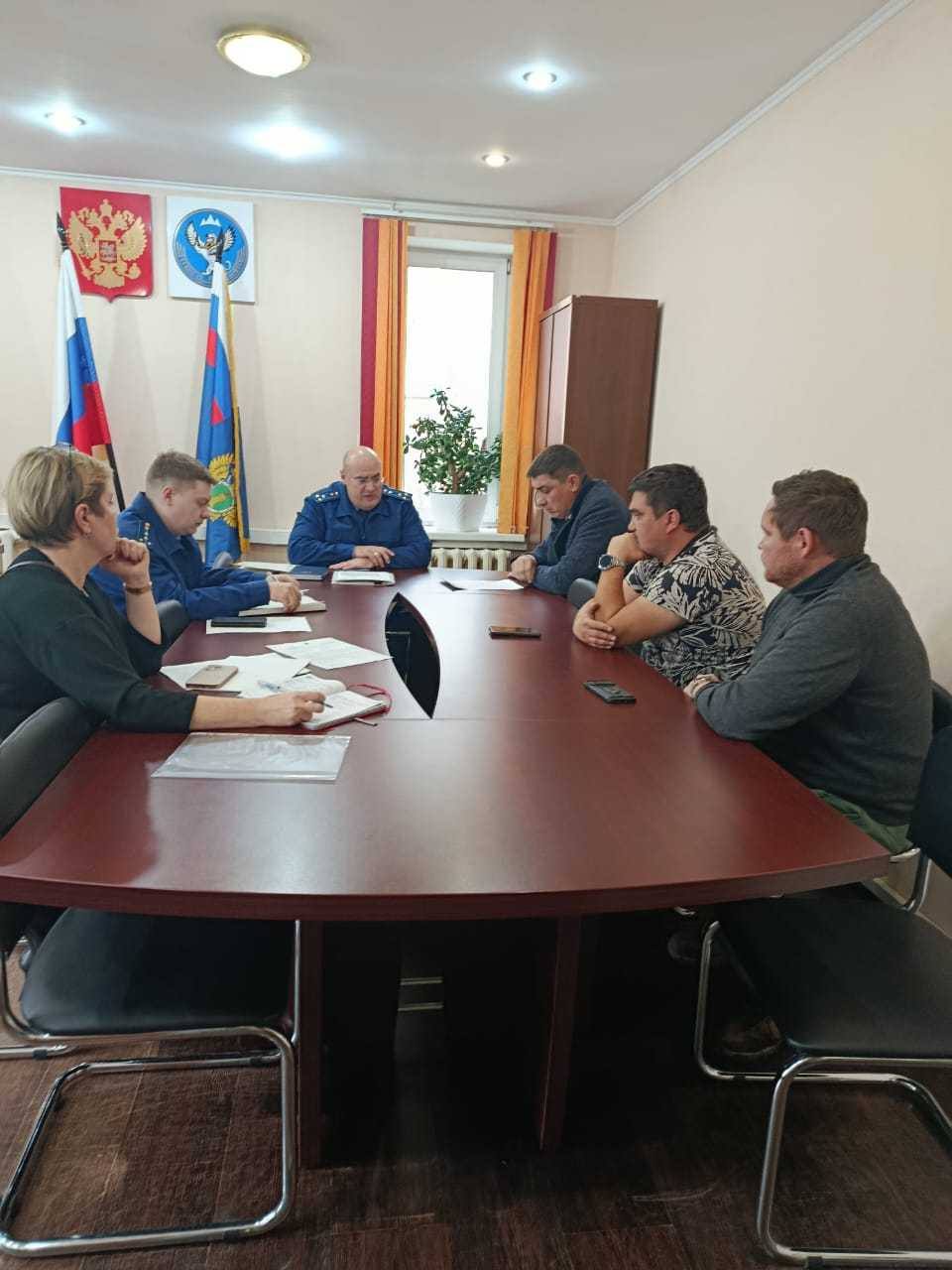 Прокурором Чемальского района проведено совещание по вопросам строительства детского сада и котельной в Элекмонаре