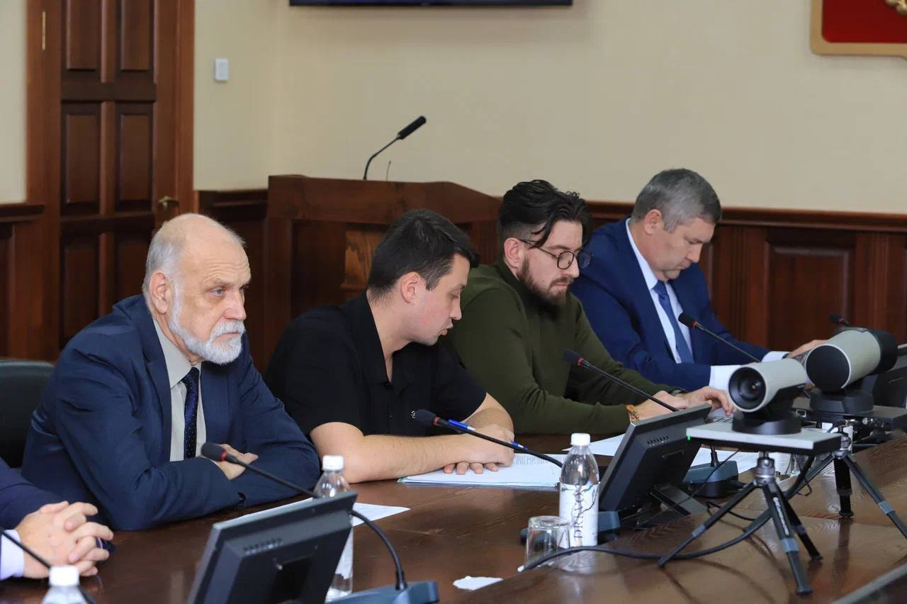 Александр Прокопьев: Центральным вопросом совещания инвестиционного комитета стал ход реализации проектов по созданию инфраструктурных объектов в нашем регионе Александр Прокопьев: Центральным вопросом совещания инвестиционного комитета стал ход реализации проектов по созданию инфраструктурных объектов в нашем регионе