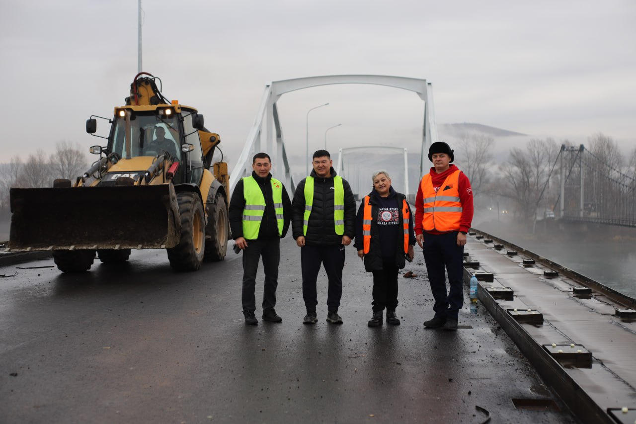 В рамках выездного мониторинга представители Народного фронта РА и Общественной палаты Республики Алтай оценили ход работ на мосту через Катунь у села Платово В рамках выездного мониторинга представители Народного фронта РА и Общественной палаты Республики Алтай оценили ход работ на мосту через Катунь у села Платово