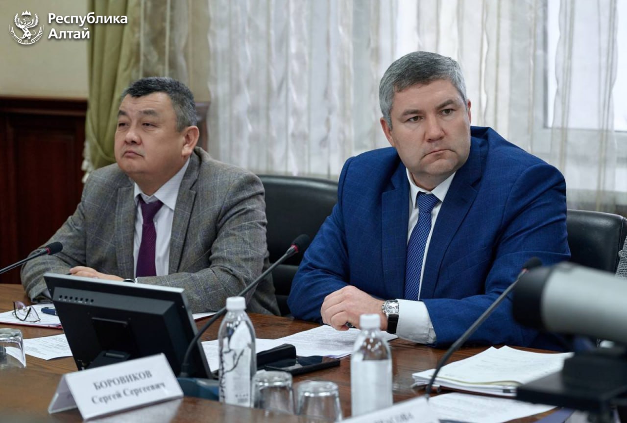 Председатель правительства РА Александр Прокопьев провел заседание межведомственной комиссии по противодействию нелегальной занятости в регионе Председатель правительства РА Александр Прокопьев провел заседание межведомственной комиссии по противодействию нелегальной занятости в регионе