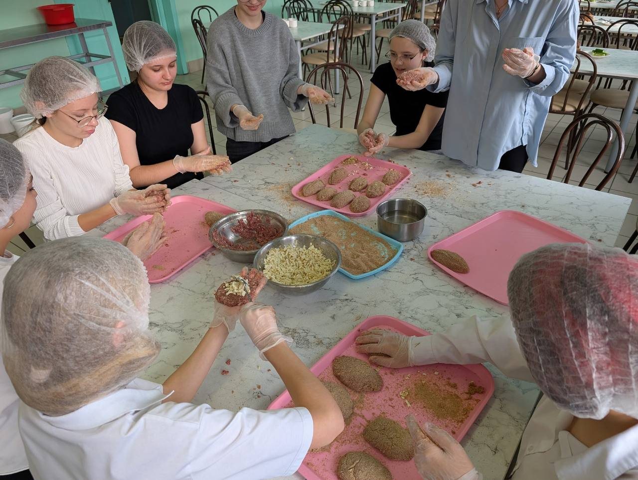 Увлекательное мероприятие «Вкус семейных традиций» прошло в Майминской школе N3 Увлекательное мероприятие «Вкус семейных традиций» прошло в Майминской школе N3