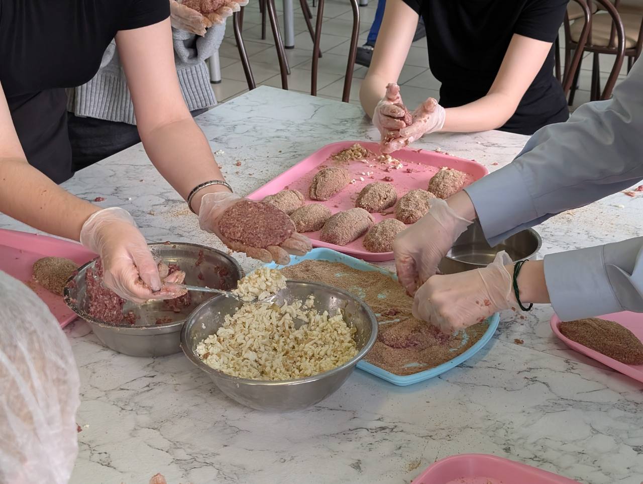 Увлекательное мероприятие «Вкус семейных традиций» прошло в Майминской школе N3 Увлекательное мероприятие «Вкус семейных традиций» прошло в Майминской школе N3