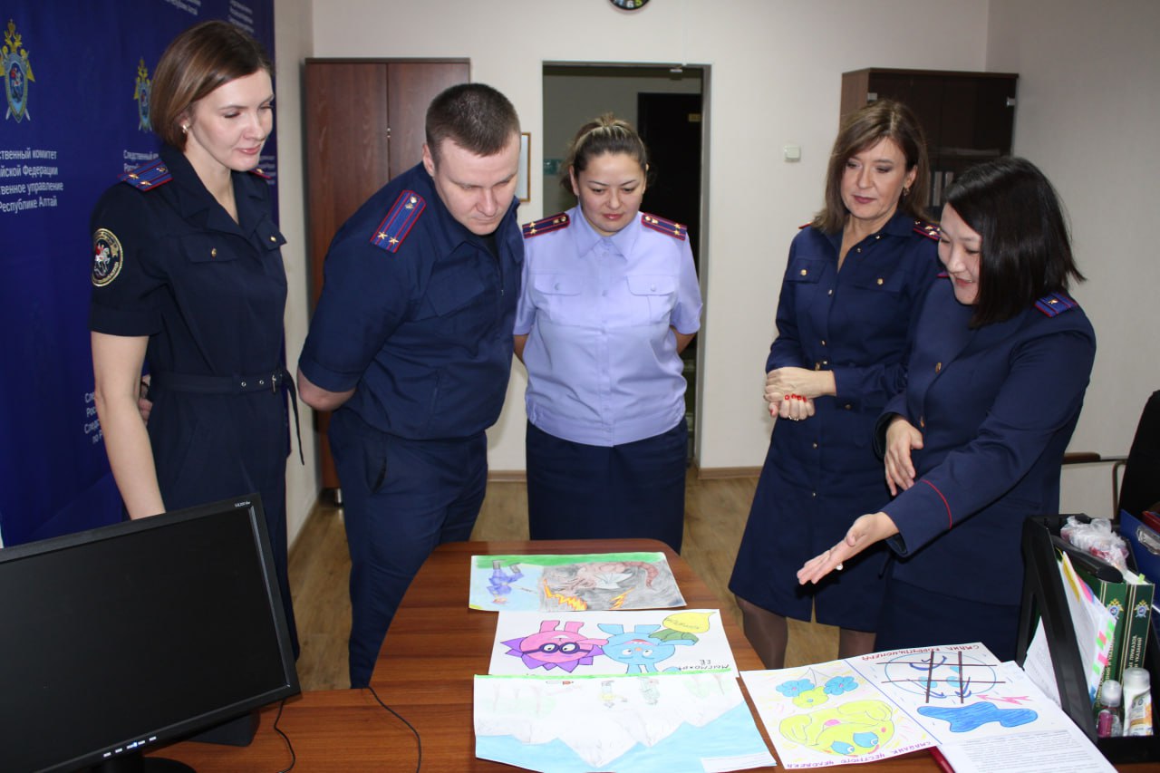 Сотрудники следственного управления СК России по Республике Алтай подвели итоги первого этапа ежегодного конкурса детского рисунка, посвященного Международному дню борьбы с коррупцией Сотрудники следственного управления СК России по Республике Алтай подвели итоги первого этапа ежегодного конкурса детского рисунка, посвященного Международному дню борьбы с коррупцией