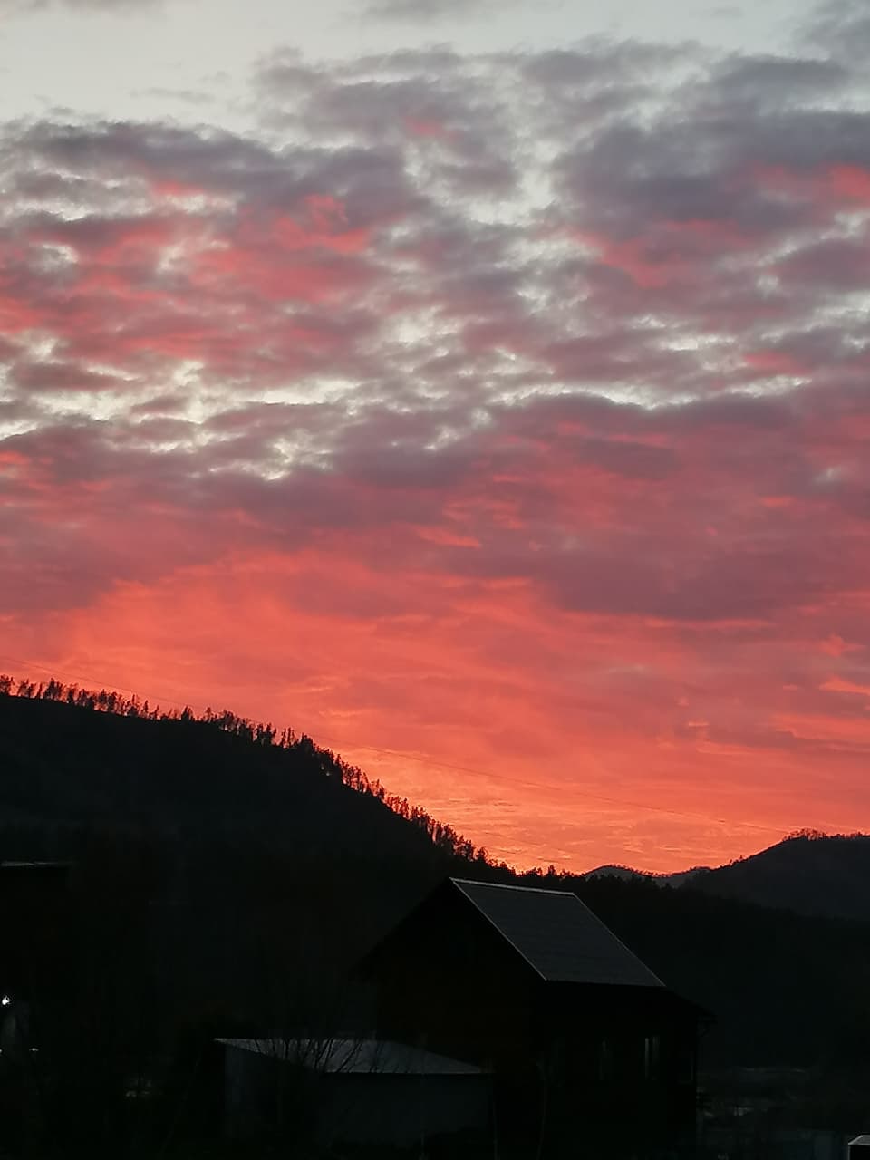 Сегодня на Алтае опять очень красочный закат был Сегодня на Алтае опять очень красочный закат был
