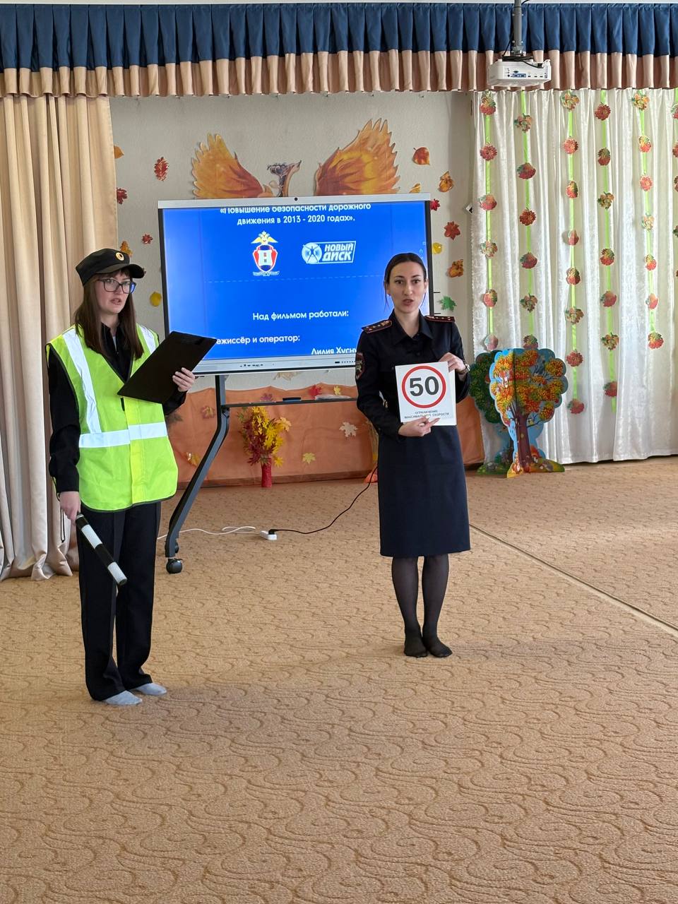 Сотрудники Госавтоинспекции посетили детский сад «Суунчи» в с. Майма Сотрудники Госавтоинспекции посетили детский сад «Суунчи» в с. Майма