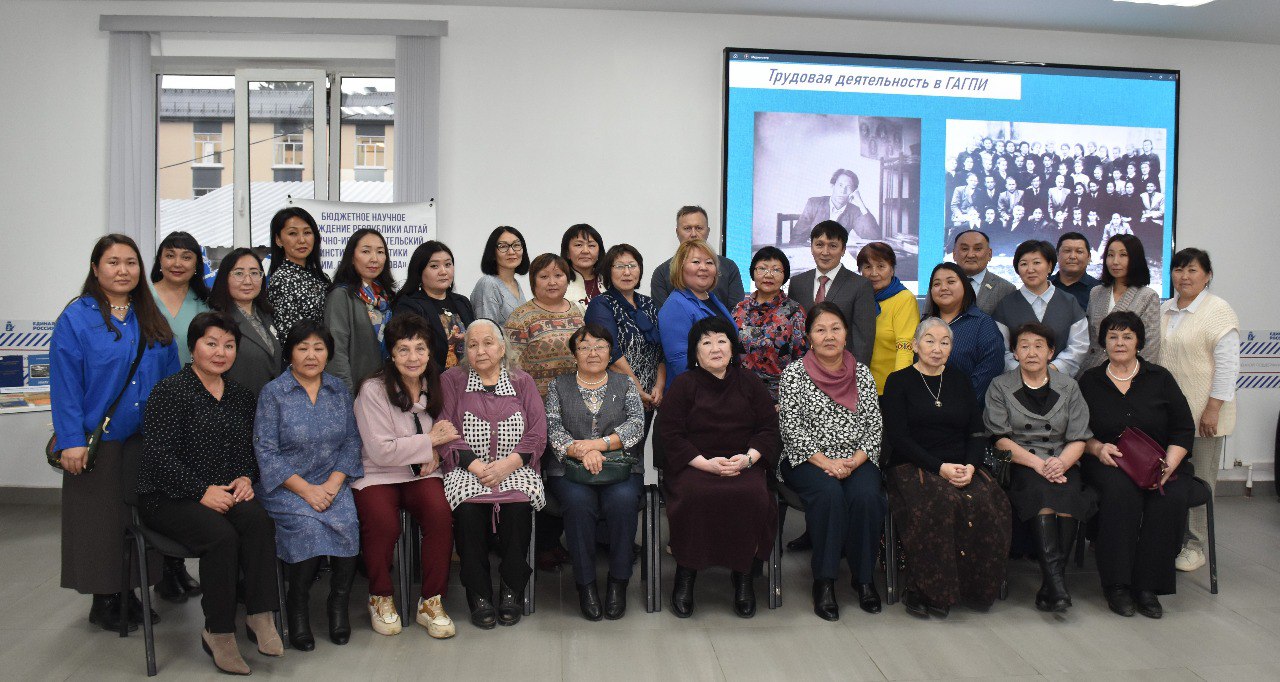 Переиздана книга Сазона Суразакова «Алтайский героический эпос» Переиздана книга Сазона Суразакова «Алтайский героический эпос»