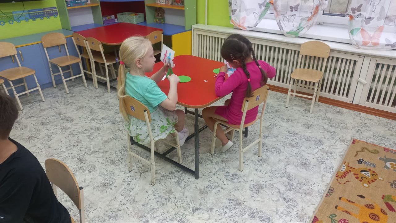 В горно-алтайском детском саду "Айучак" прошли занятия ко Дню народного единства В горно-алтайском детском саду "Айучак" прошли занятия ко Дню народного единства