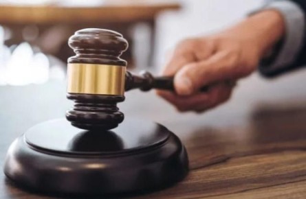 Незаконно продавать табачную продукцию в магазине, расположенном вблизи школы и детсада, запретили через суд в Горно-Алтайске