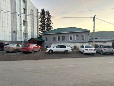 От подписчика. В номинации «Лучший парковщик года» победа присуждается водителю этого автомобиля Но есть нюанс – премии не будет! Победитель и так уже неделю получает восторженные отзывы и поздравления от других...