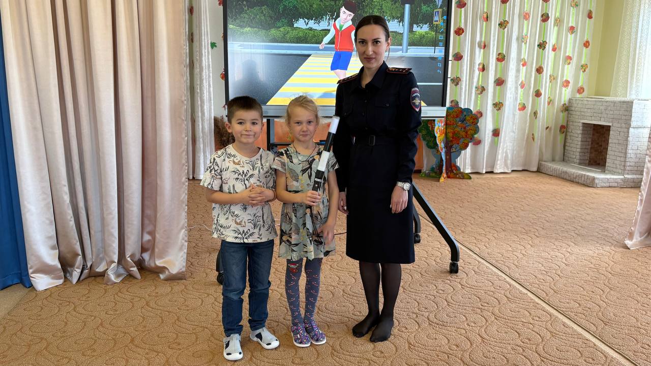 Сотрудники Госавтоинспекции посетили детский сад «Суунчи» в с. Майма Сотрудники Госавтоинспекции посетили детский сад «Суунчи» в с. Майма