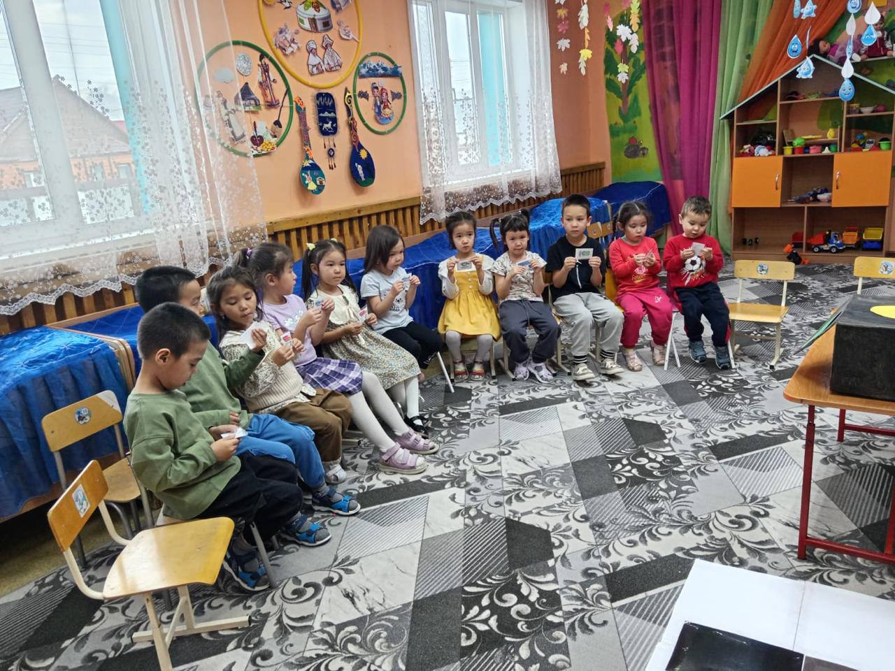 Сотрудники полиции посетили воспитанников детского сада «Улыбка 1» с. Кош-Агач Сотрудники полиции посетили воспитанников детского сада «Улыбка 1» с. Кош-Агач
