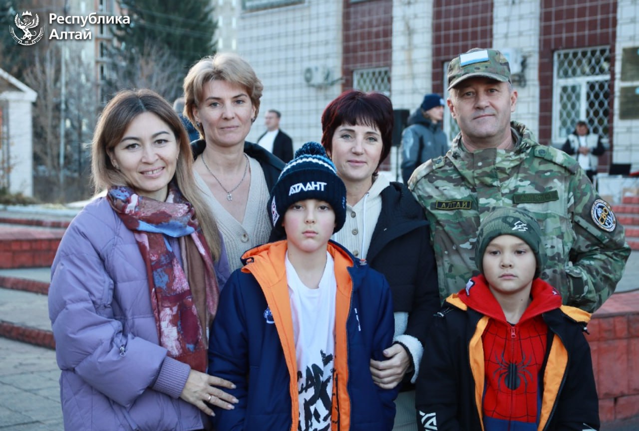 Гуманитарный конвой из семи фур отправили сегодня, 31 октября, из Республики Алтай в зону специальной военной операции Гуманитарный конвой из семи фур отправили сегодня, 31 октября, из Республики Алтай в зону специальной военной операции