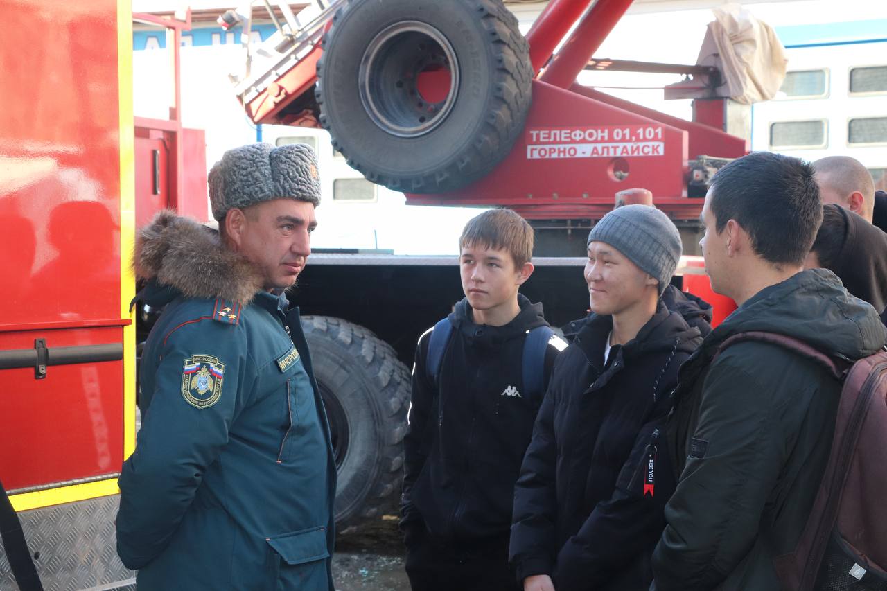 Студенты ДОСААФ посетили 1-ю пожарно-спасательную часть города