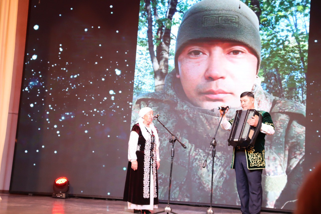 Грандиозный благотворительный концерт прошел в Кош-Агачском Доме культуры Грандиозный благотворительный концерт прошел в Кош-Агачском Доме культуры